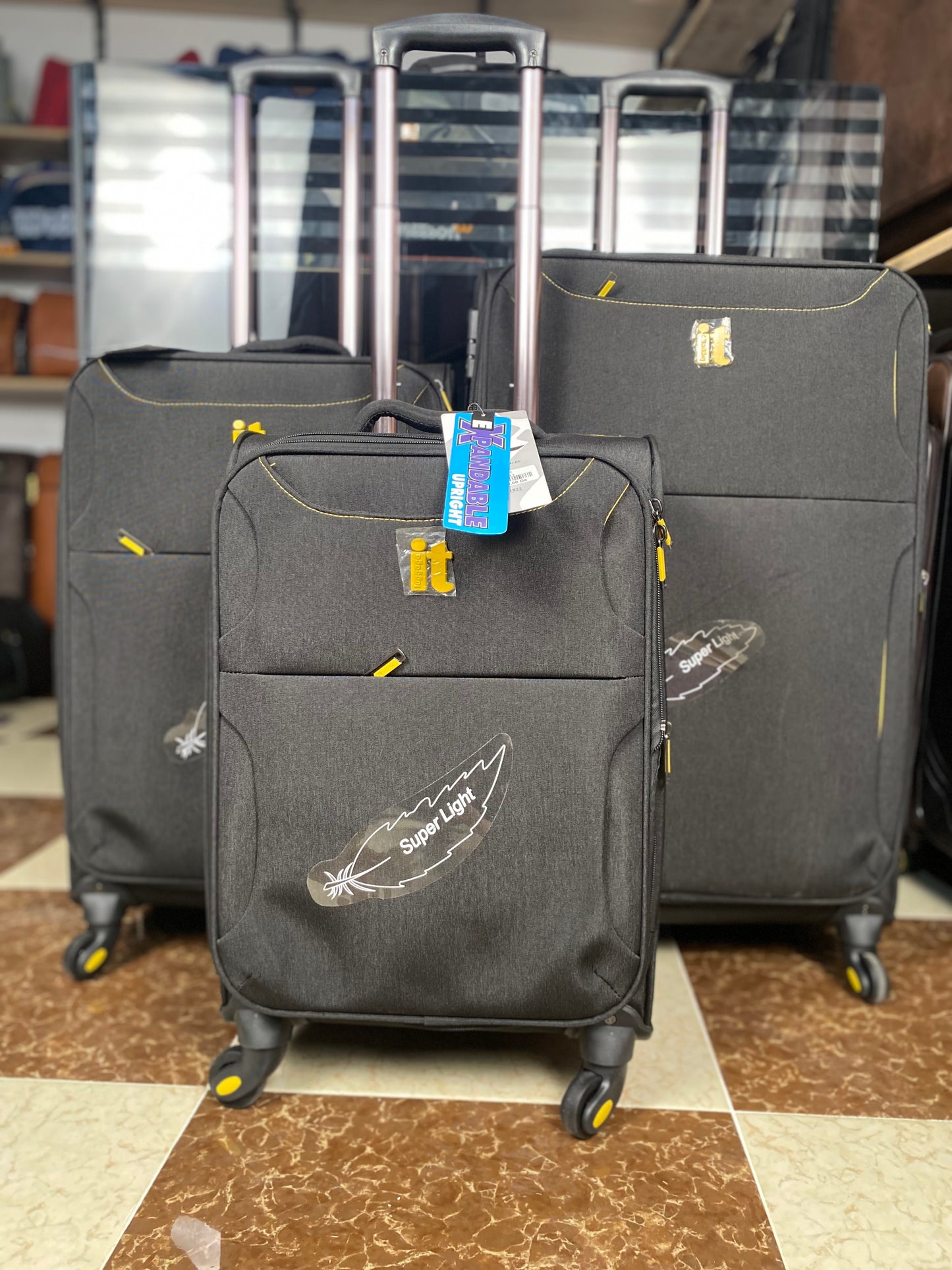 3 valises IT LUGGAGE ملاحظة البيع ب 3 قطع فقط